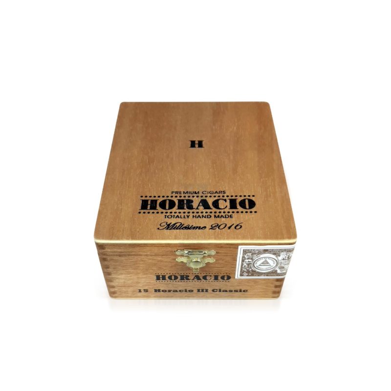 Horacio 3 box close
