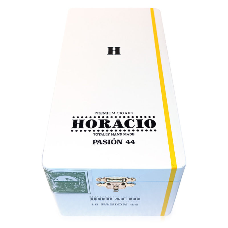 Horacio Pasión 44 box close